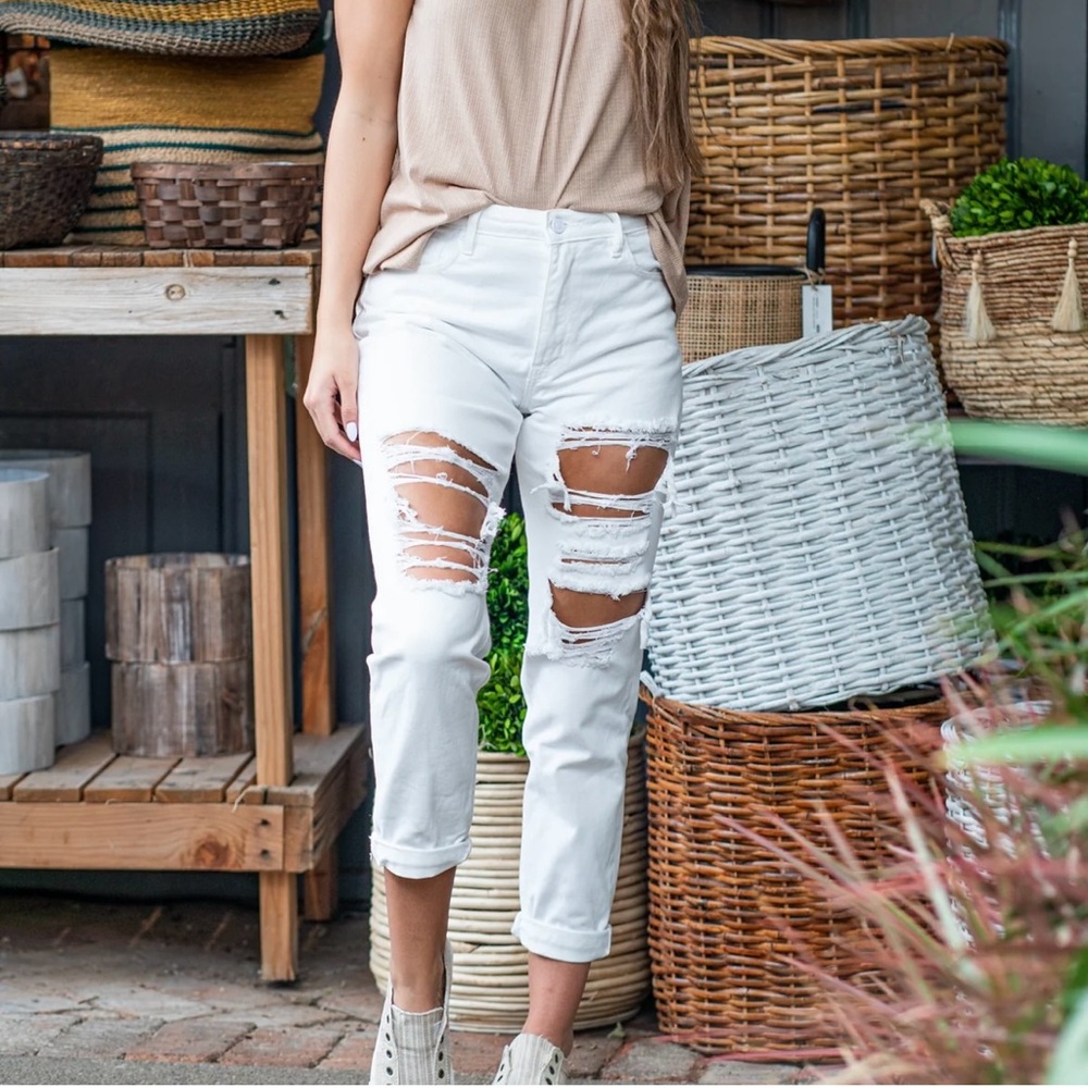NWT KanCan Karen Distressed Mom Jeans in White Size 3